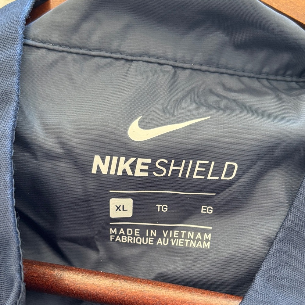 Men's Nike New York Yankees Navy Windbreaker with Logo - Picture 2 of 4